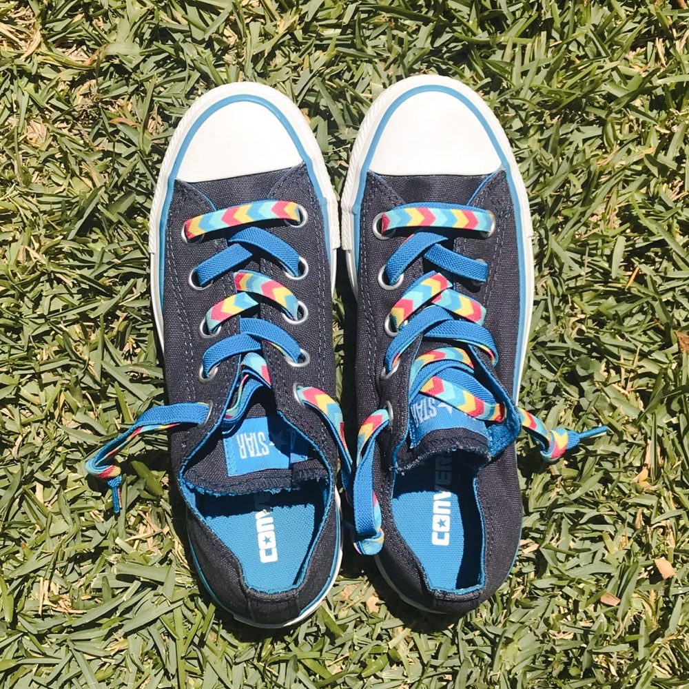 Women’s Converse SIZE 6